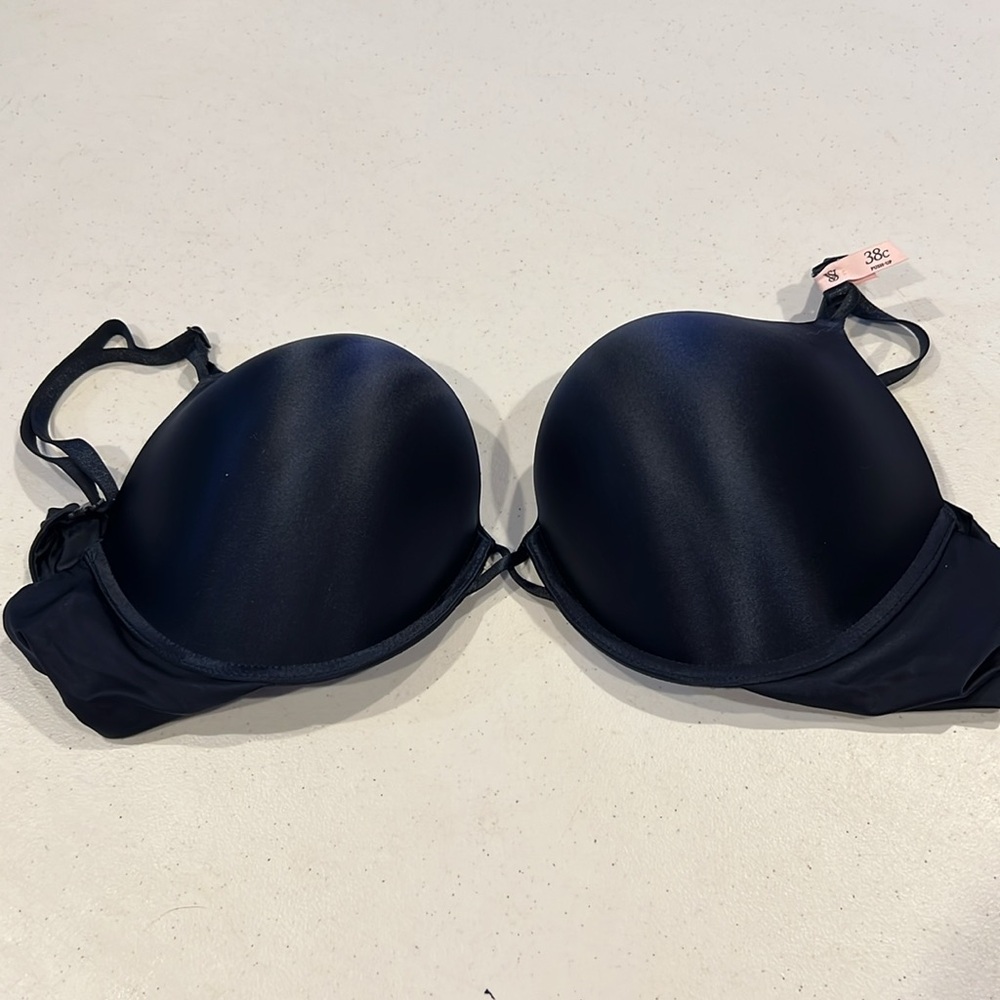 #138 Victoria's Secret Bombshell bra  38C NWT